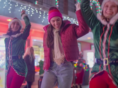 Guest dressed as elfs at Kennywood Holiday Lights